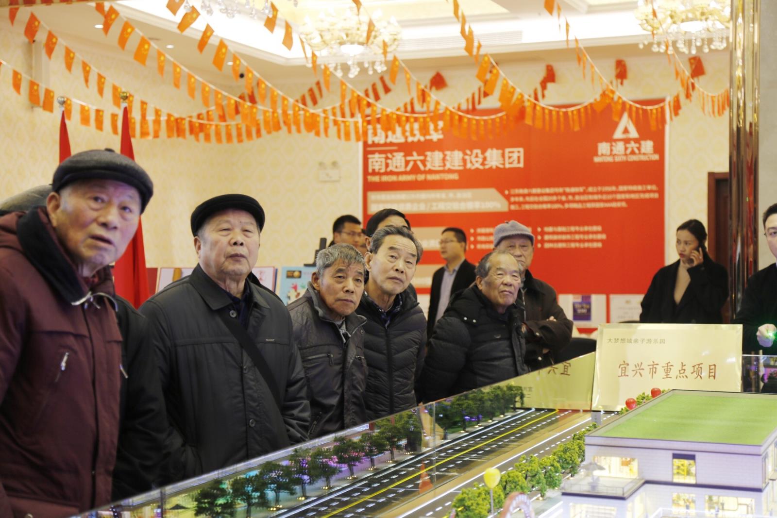 官林镇老干部参观民生实事工程2.jpg