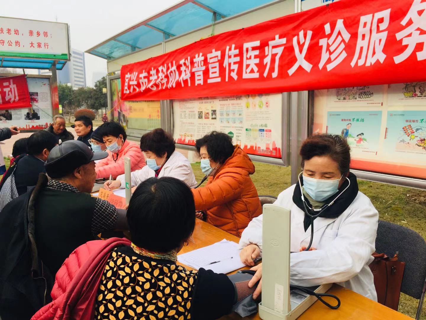 市老科协开展学雷锋志愿活动.jpg