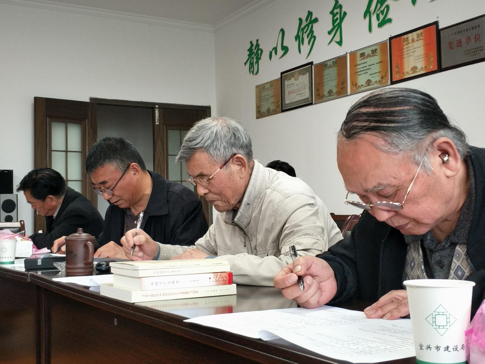 认真答题.jpg