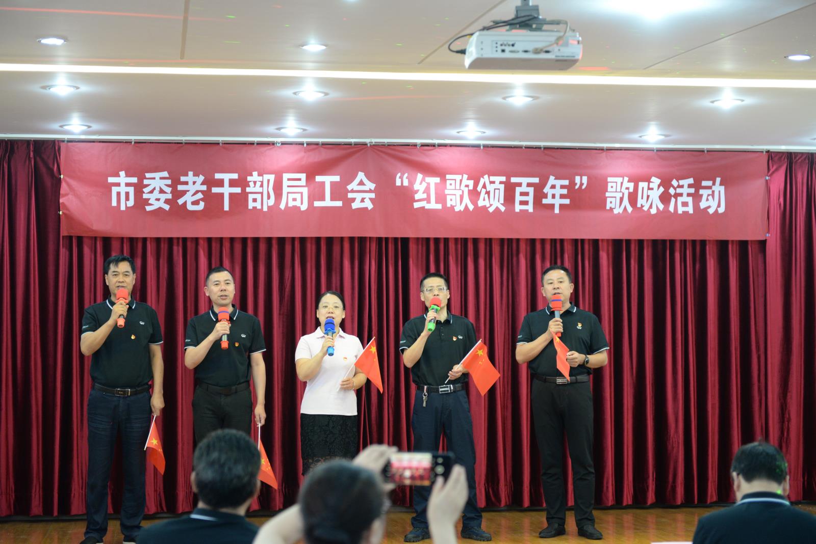 服务科小合唱《打靶归来》.JPG