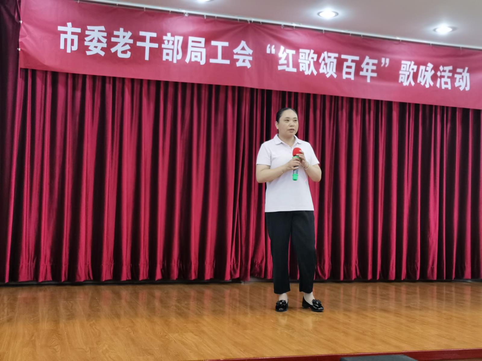 女声独唱《走进新时代》.jpg